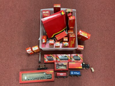 Lot 514 - A Quantity of 'OO' Gauge Model Railway Items...