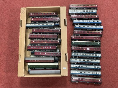 Lot 439 - Approximately Thirty Five OO Gauge Coaches,...