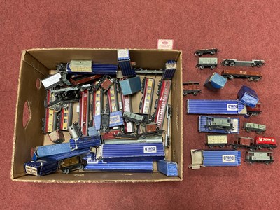 Lot 482 - Approximately Fifty Hornby Dublo...