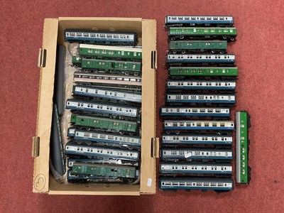 Lot 486 - Approximately Thirty Five OO Gauge Coaches by...