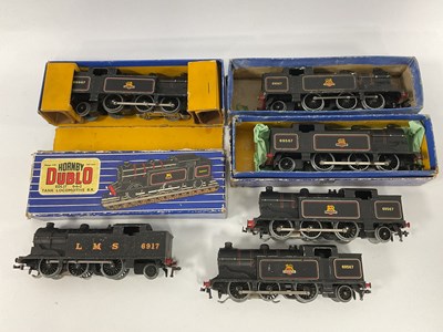 Lot 560 - Six Hornby Dublo 3-Rail 'OO Gauge' 0-6-2 Tank...
