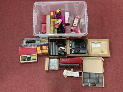 Lot 524 - A Quantity of Trix TTR Model Railway Items to...