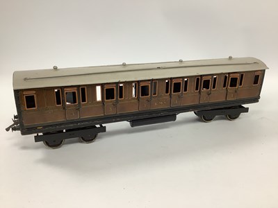 Lot 848 - A Bowman LMS 'O' Gauge Eight Wheel Coach, with...