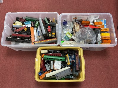 Lot 421 - A Large Quantity of Mainly 4mm Railway...