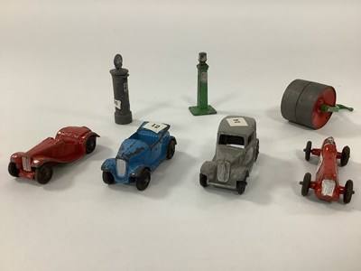 Lot 939 - Four Immediate Post-War 'Small' Dinky Cars,...