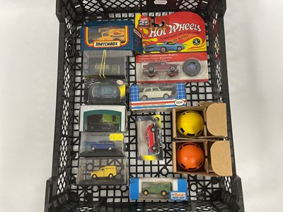 Lot 581 - Twelve Diecast and plastic mostly 1:76 / 1:72...