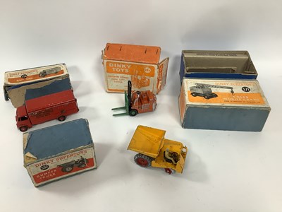 Lot 855 - Original Corgi Toys No 514 Guy Van Slumberland,...