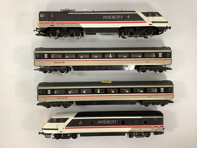 Lot 900 - A Hornby '00' Gauge Class 91 Locomotive...