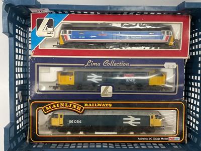 Lot 577 - Three boxed 00 gauge diesel locomotives: a...