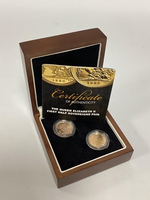 Lot 219 - London Mint QEII Gold Half Sovereign Two Coin...