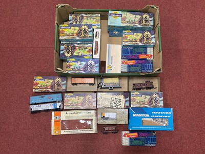Lot 476 - Approximately twenty-seven HO scale American...