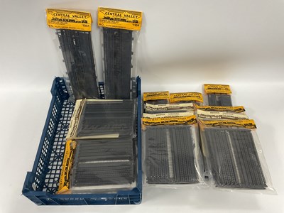 Lot 630 - Fifteen packs of HO scale bridge girders by...