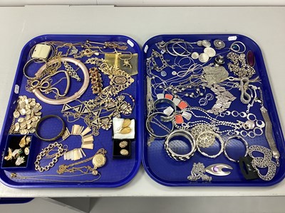 Lot 191 - A Collection of Modern Costume Jewellery,...