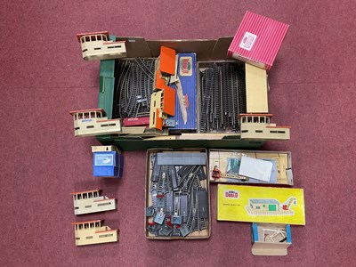 Lot 416 - A large quantity of Hornby Dublo two-rail...