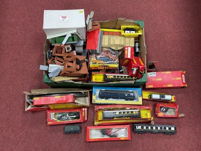 Lot 520 - A Quantity of Predominantly Triang Hornby 'OO'...