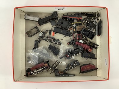 Lot 893 - A collection of N gauge locomotive components,...