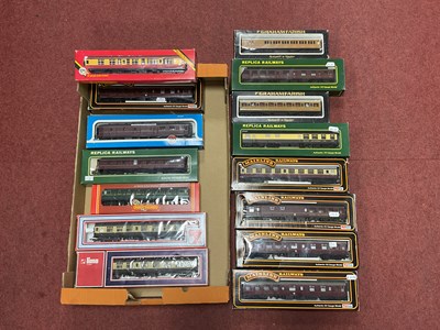 Lot 406 - Fifteen boxed 00 gauge steam-era coaches, by...
