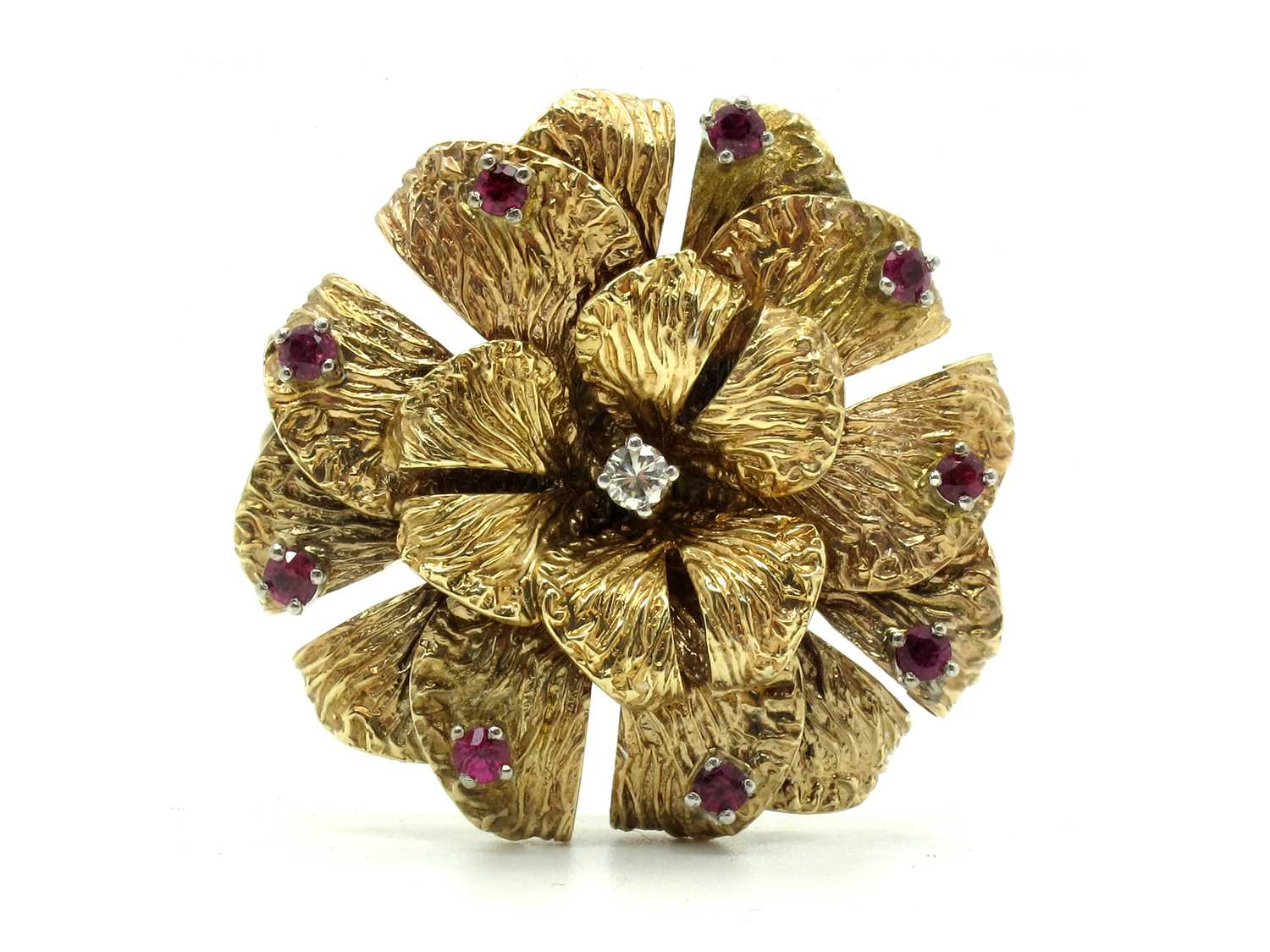 Lot 51 - A Highly Decorative Flowerhead Brooch, claw...