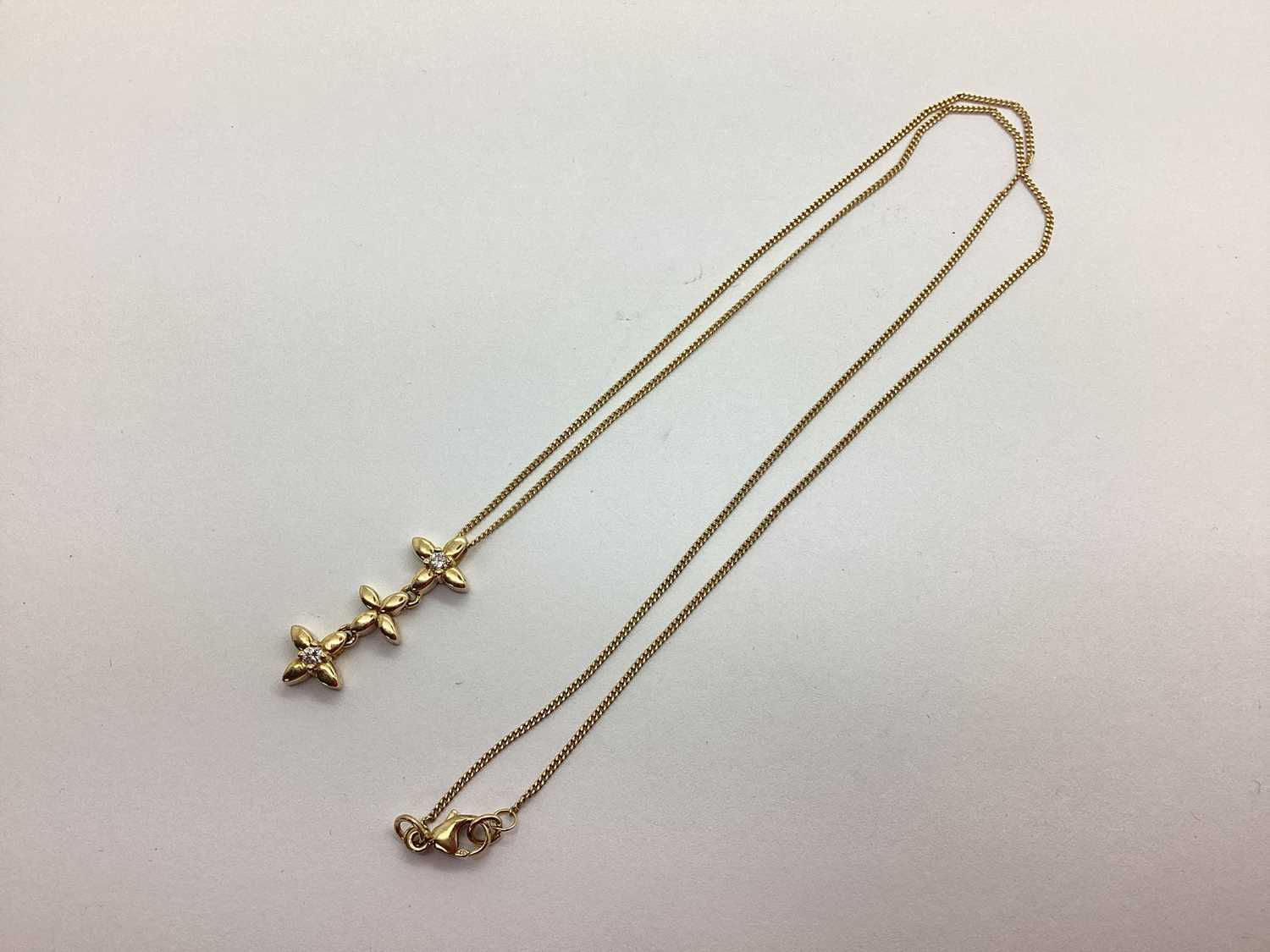 Lot 80 - A Modern 9ct Drop Pendant and Chain, triple...