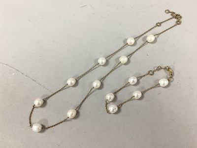 Lot 136 - A Freshwater Pearl Bead Necklace, between gilt...