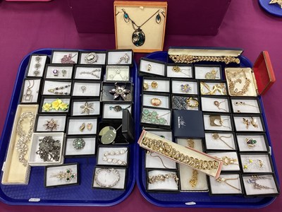 Lot 207 - A Selection of Modern Costume Jewellery,...