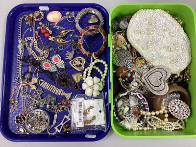 Lot 178 - A Collection of Modern Costume Jewellery,...