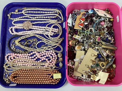 Lot 205 - A Collection of Modern Costume Jewellery,...