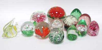 Lot 1272 - Thirteen art glass paperweights of varied...