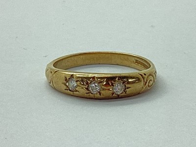 Lot 33 - A 9ct Gold Three Stone Ring, the uniform star...