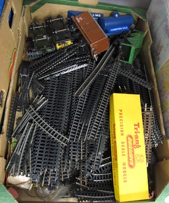 Lot 1037 - A Quantity of Tri-ang OO Gauge Track, to...