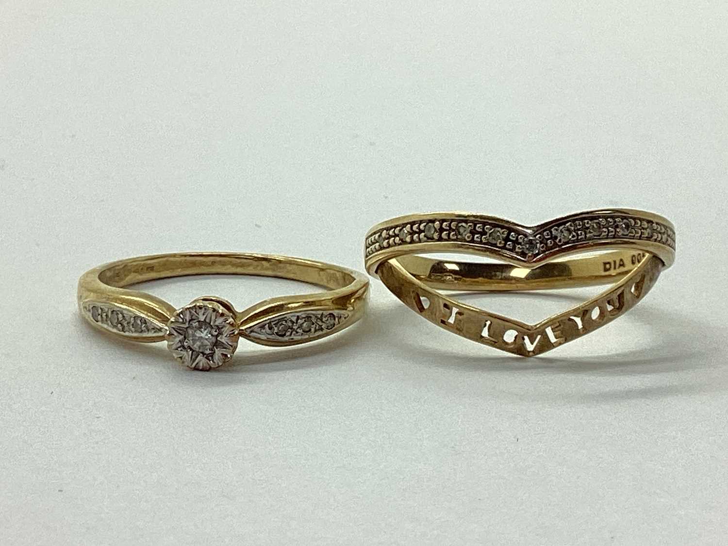 Lot 21 - A 9ct Gold Illusion Set Diamond Ring, between...