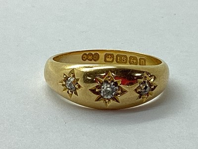 Lot 43 - An 18ct Gold Three Stone Old Cut Diamond Ring,...
