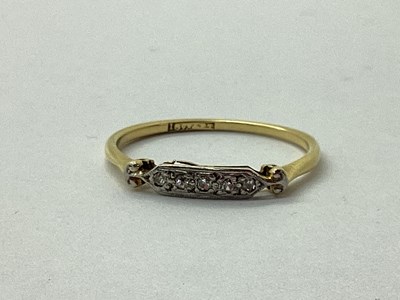 Lot 46 - A Dainty Antique Five Stone Diamond Ring,...