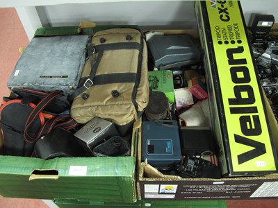 Lot 1040 - Vintage photography equipments, including...