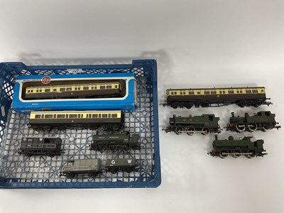 Lot 742 - An OO gauge Great Western collection including:...