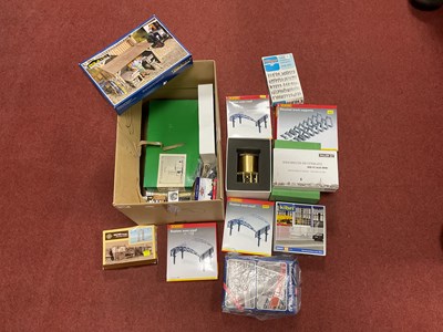 Lot 493 - Twenty 'OO' Gauge/'HO' Gauge Trackside and...