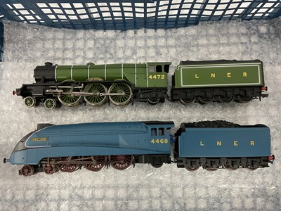 Lot 759 - Two Hornby 00 gauge LNER pacifics: an A3...