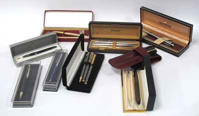 Lot 1346 - Mixed vintage fountain and ballpoint pens,...