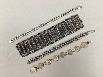 Lot 170 - A Chunky Curb Link Bracelet, 23cm long,...