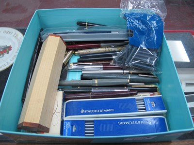 Lot 1336 - Fountain Pens, Parker pens and others.