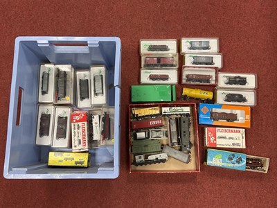 Lot 459 - Thirty-Five 'HO' Gauge Items of Continental...