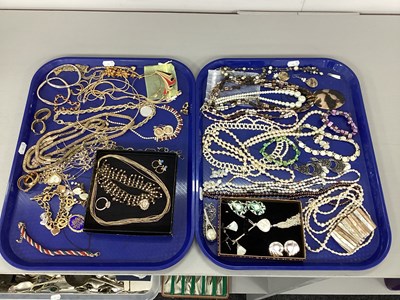 Lot 189 - A Collection of Modern Costume Jewellery,...