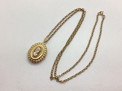 Lot 70 - A Decorative 9ct Gold Oval Locket, the cameo...