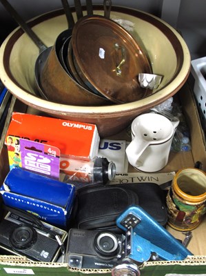 Lot 1086 - Mixing Bowl, four graduated copper saucepans,...