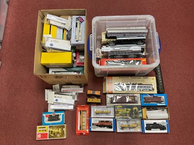 Lot 534 - Forty-Three 'HO' Gauge U.S.A./Canada Items of...