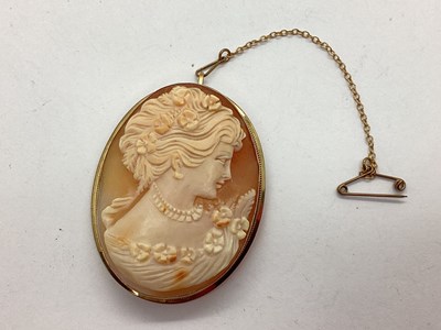 Lot 56 - An Oval Shell Carved Cameo Brooch/Pendant,...