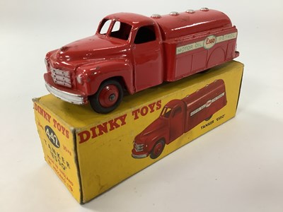 Lot 960 - Original Dinky Toys No 442 Tanker 'Esso',...