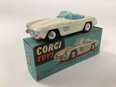 Lot 946 - Original Corgi Toys No 303 Mercedes Benz 3005L...