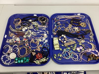 Lot 194 - A Collection of Modern Costume Jewellery, to...