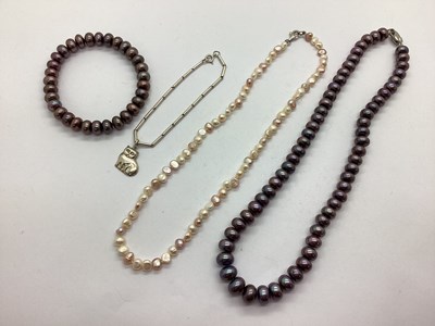 Lot 156 - Dainty Bracelet Suspending Cat Charm Pendant,...